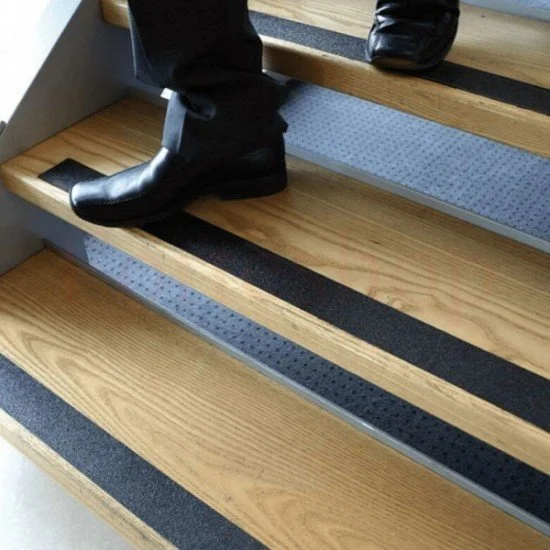 Противохлъзгаща самозалепваща се лента