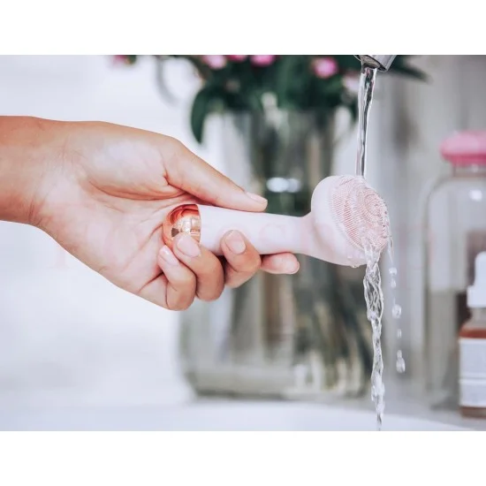 Почистваща и масажираща четка за лице