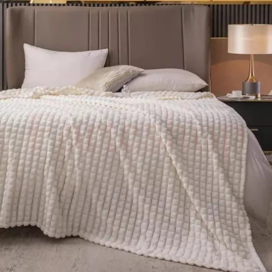 Плюшено одеяло – Екрю