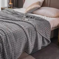 Сиво плюшено одеяло