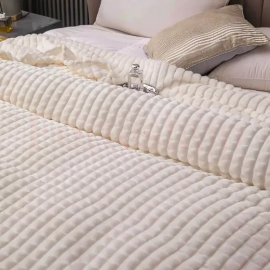 Плюшено одеяло – Екрю